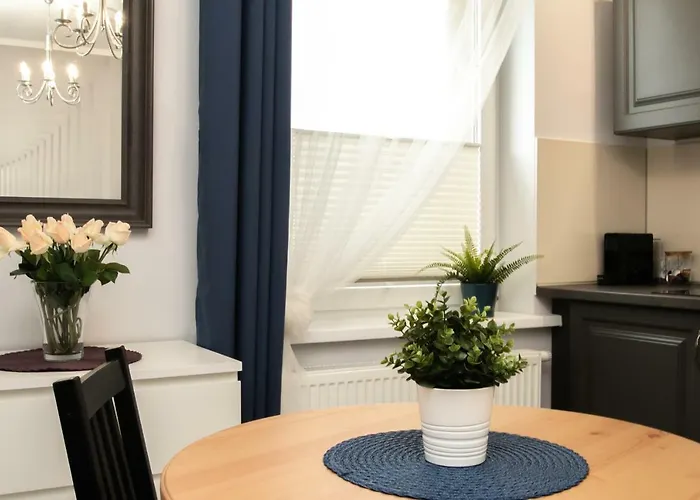 Good Night | Police Lägenhet